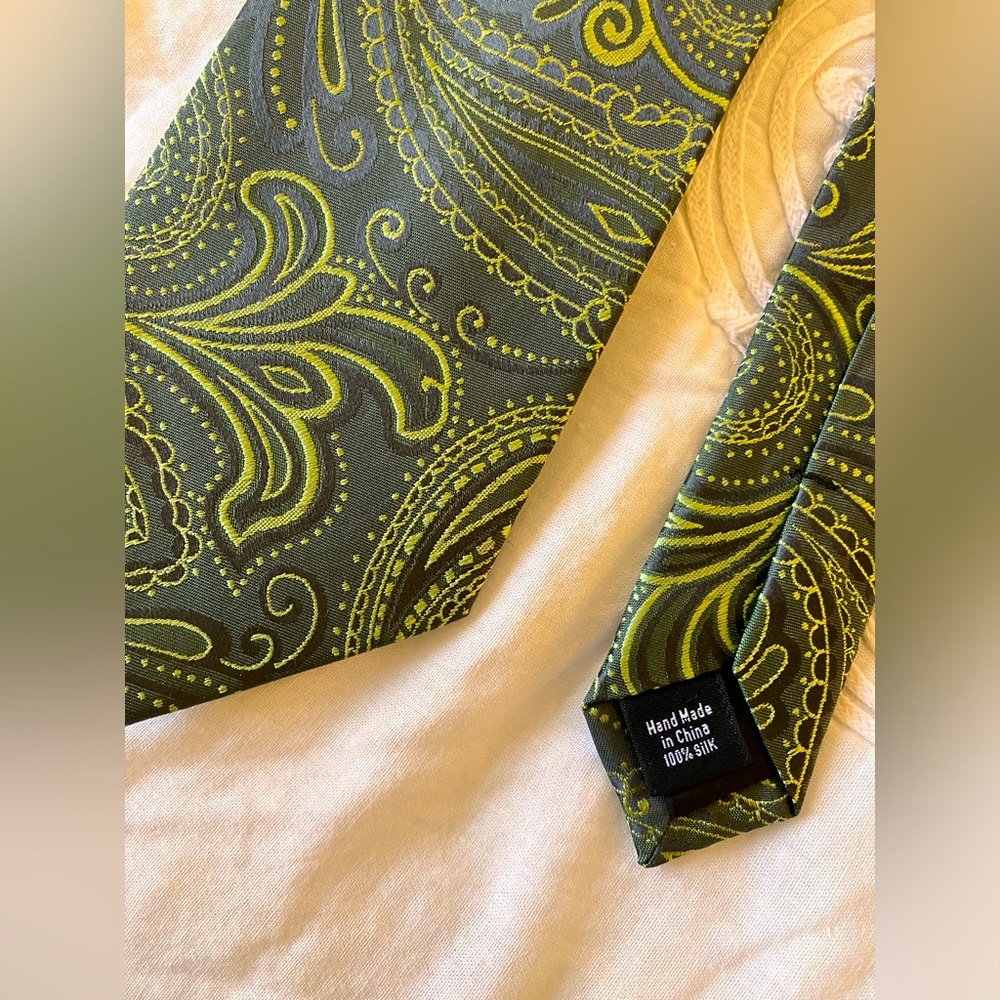 Stafford printed 100% silk tie used